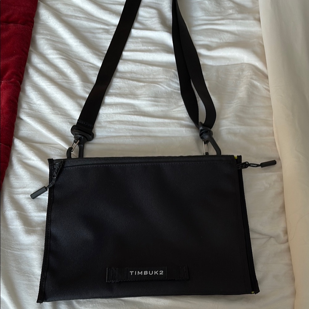 Timbuk2 Classic Black small crossbody Bag perfect for travel
